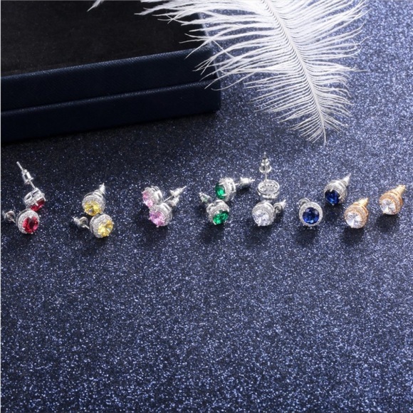 New 925 Silver Beautiful Round Classic Zircon Stud Earrings - Picture 3 of 3